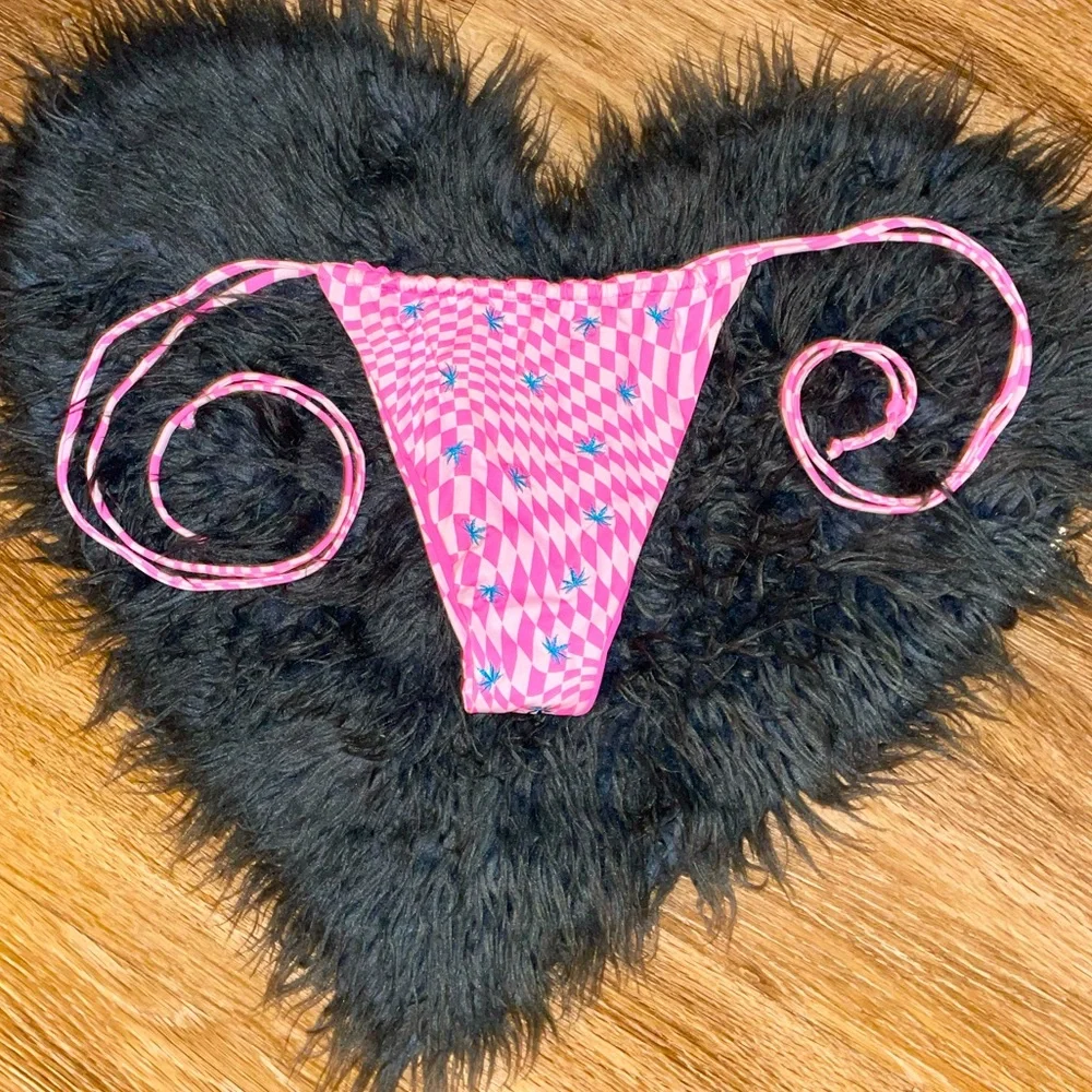 Frankie’s Bikinis NWOT Tia String Bikini Bottoms in Creative Pink Morrison Large